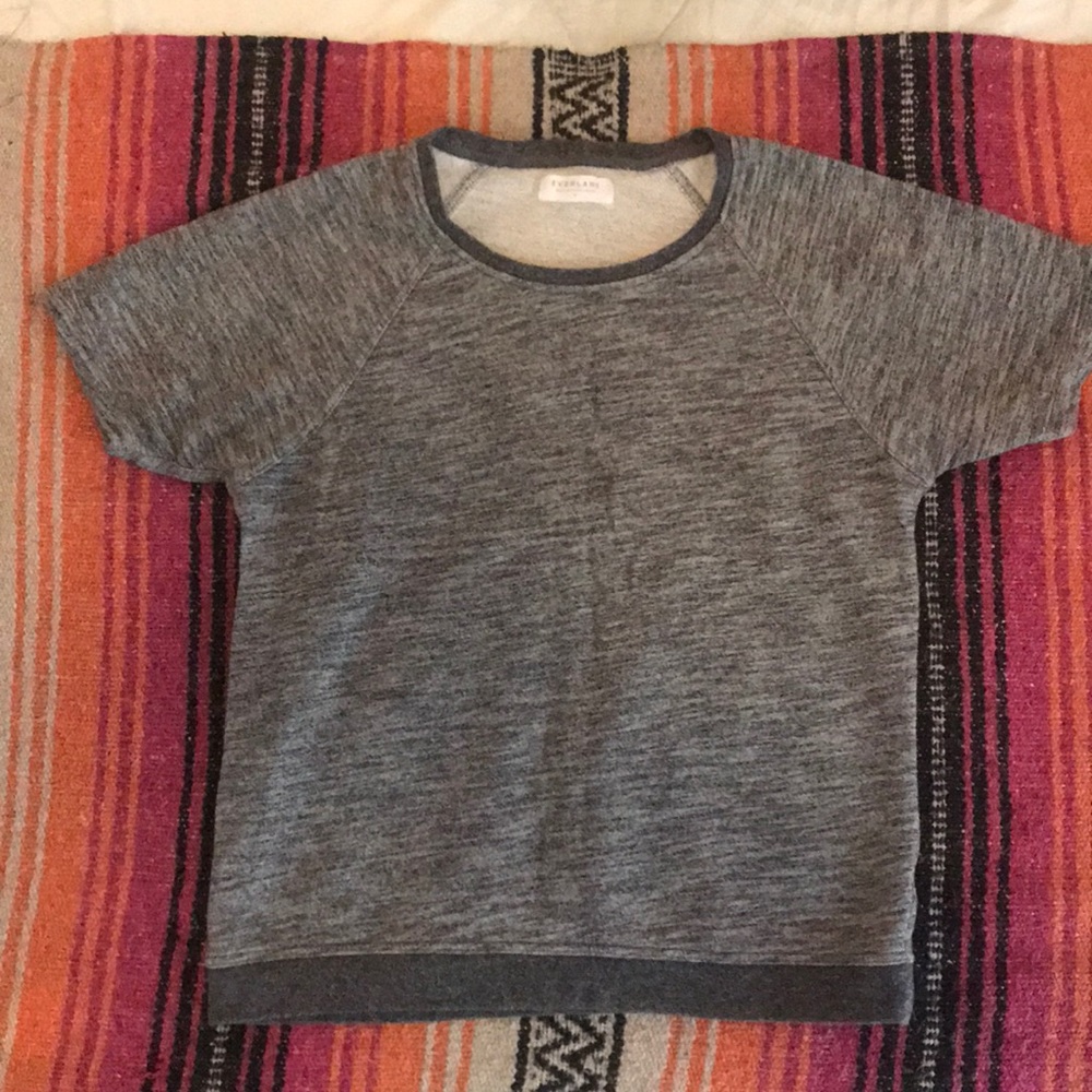 Everlane Short Sleeve sweatshirt
